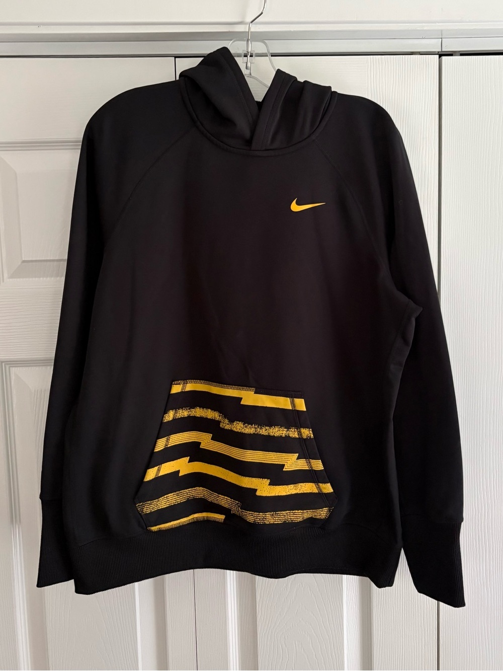 Nike Black And Gold Therma Fit Hoodie. Women’s Size XL.